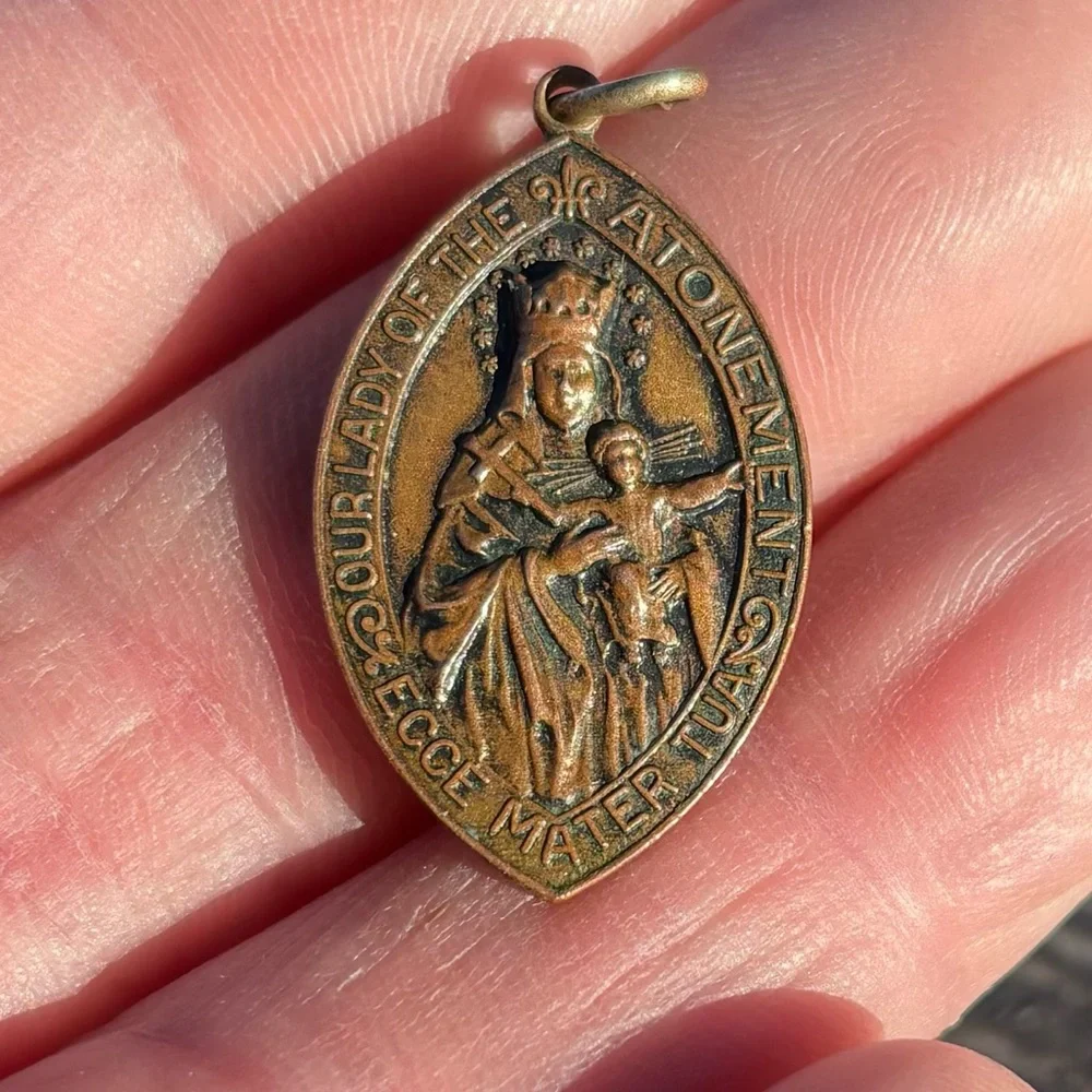 Antique 1901 Our Lady of Atonement Rosary League Medal - Picture 3 of 7